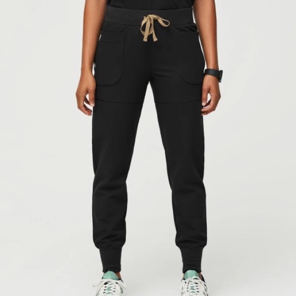 FIGS : Black / Gold Jogger
